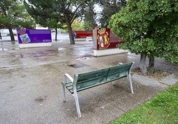 Un hombre se masturba a plena luz del día en la plaza de las Cortes