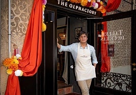 Jimmy García a las puertas del establecimiento.