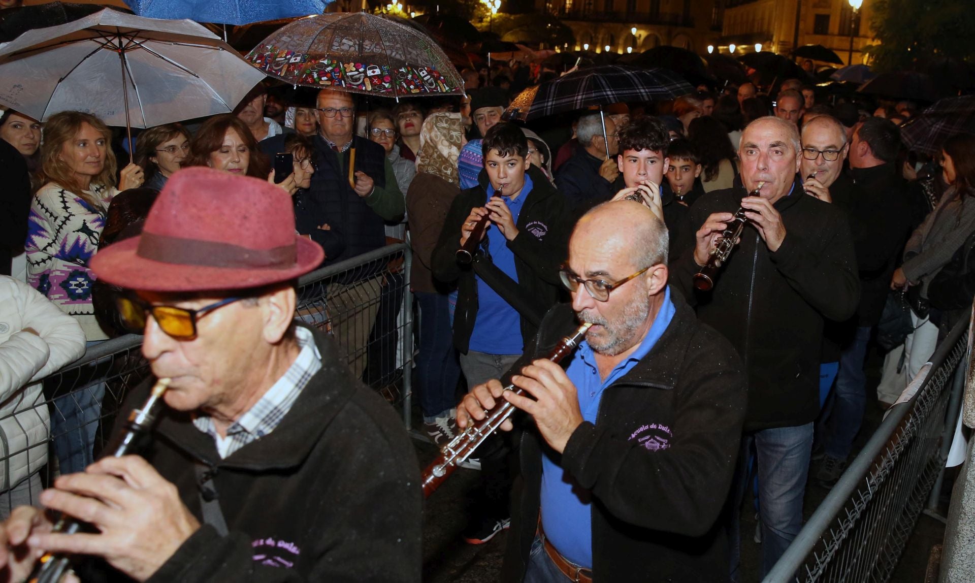 El prodigioso Paso de la Hoja y las sopas del santo, en imágenes