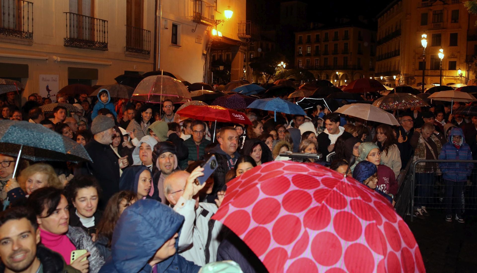 El prodigioso Paso de la Hoja y las sopas del santo, en imágenes