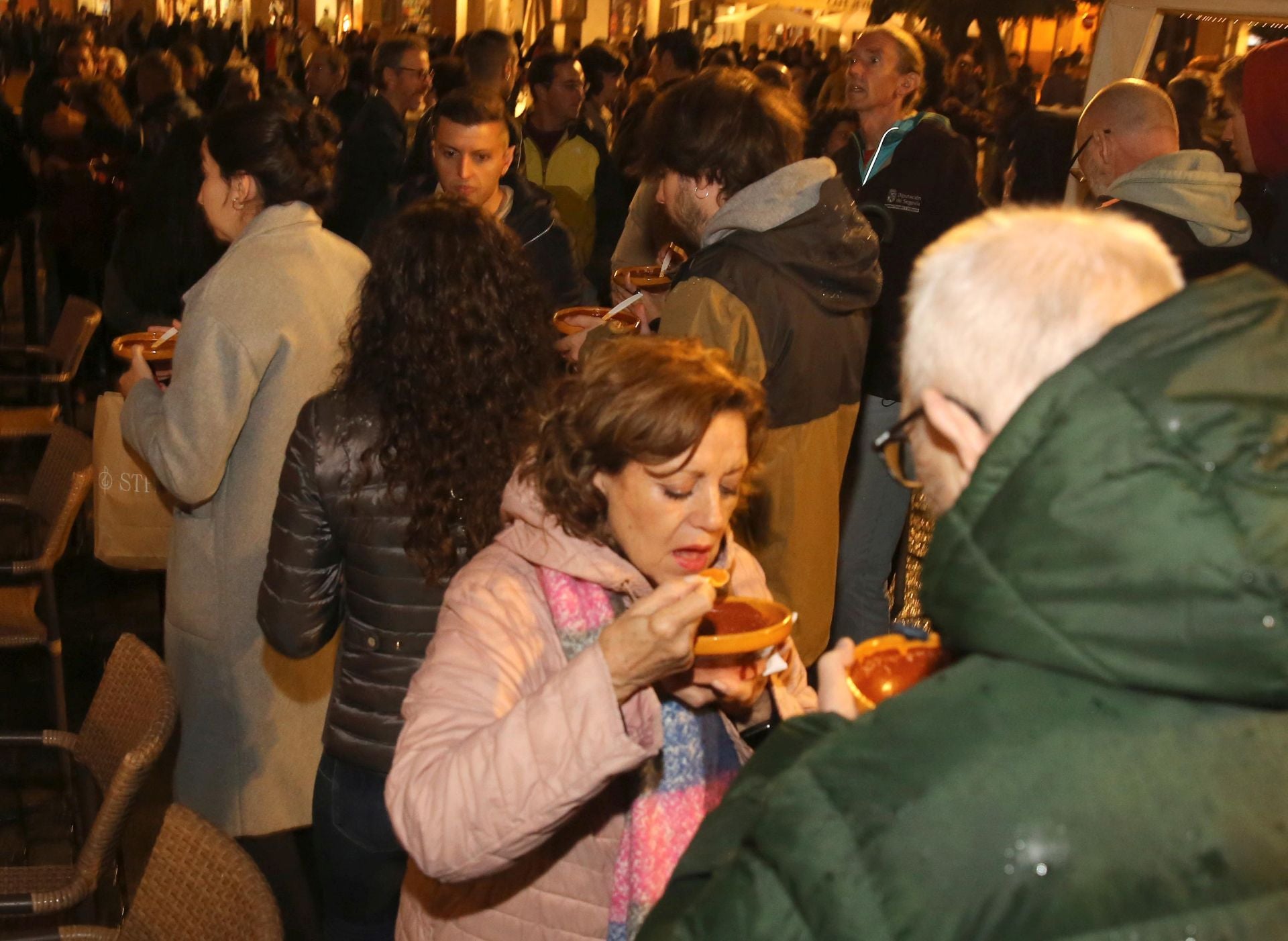 El prodigioso Paso de la Hoja y las sopas del santo, en imágenes