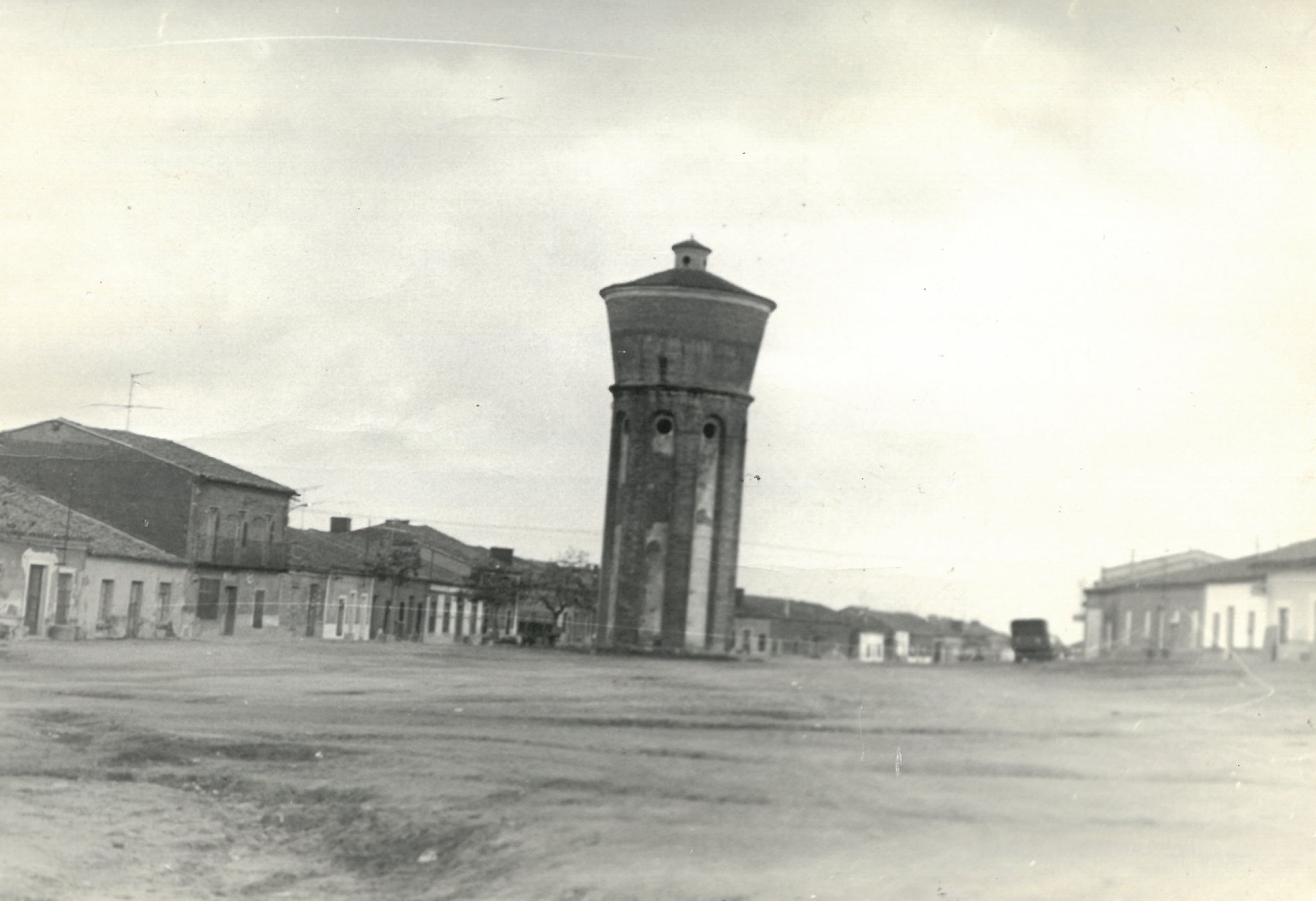 El antiguo depósito de agua. Enero de 1977.