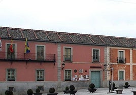 Vista general de la fachada del Ayuntamiento de La Granja.