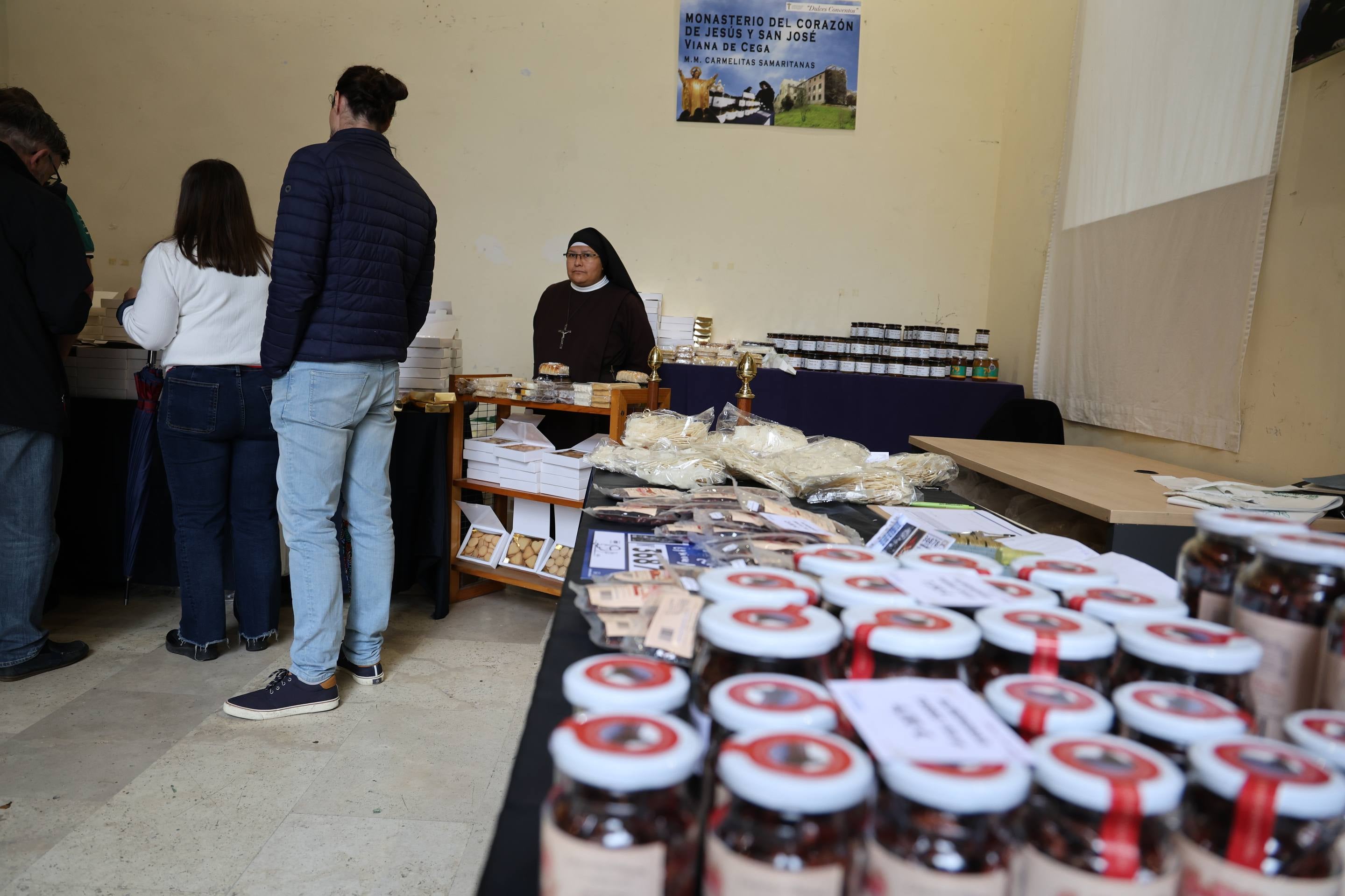 La venta de dulces de las monjas en Las Angustias, en imágenes