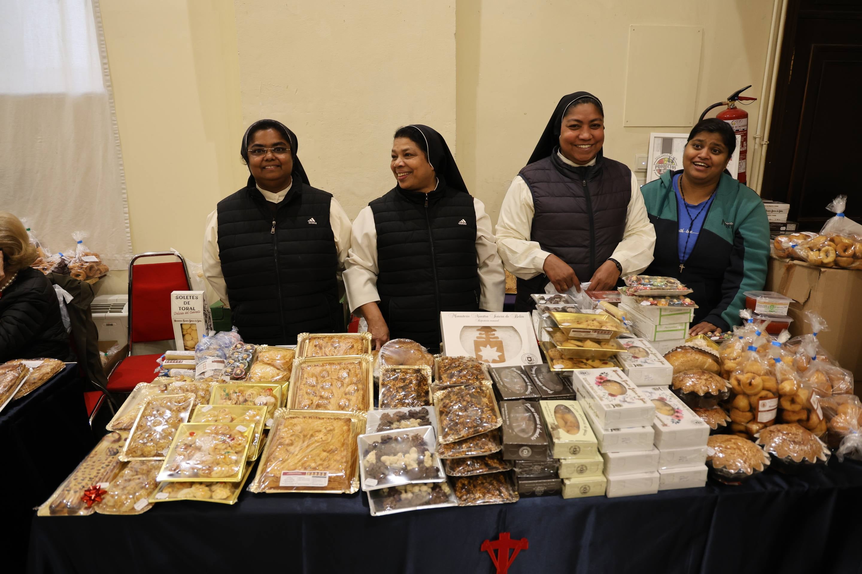 La venta de dulces de las monjas en Las Angustias, en imágenes