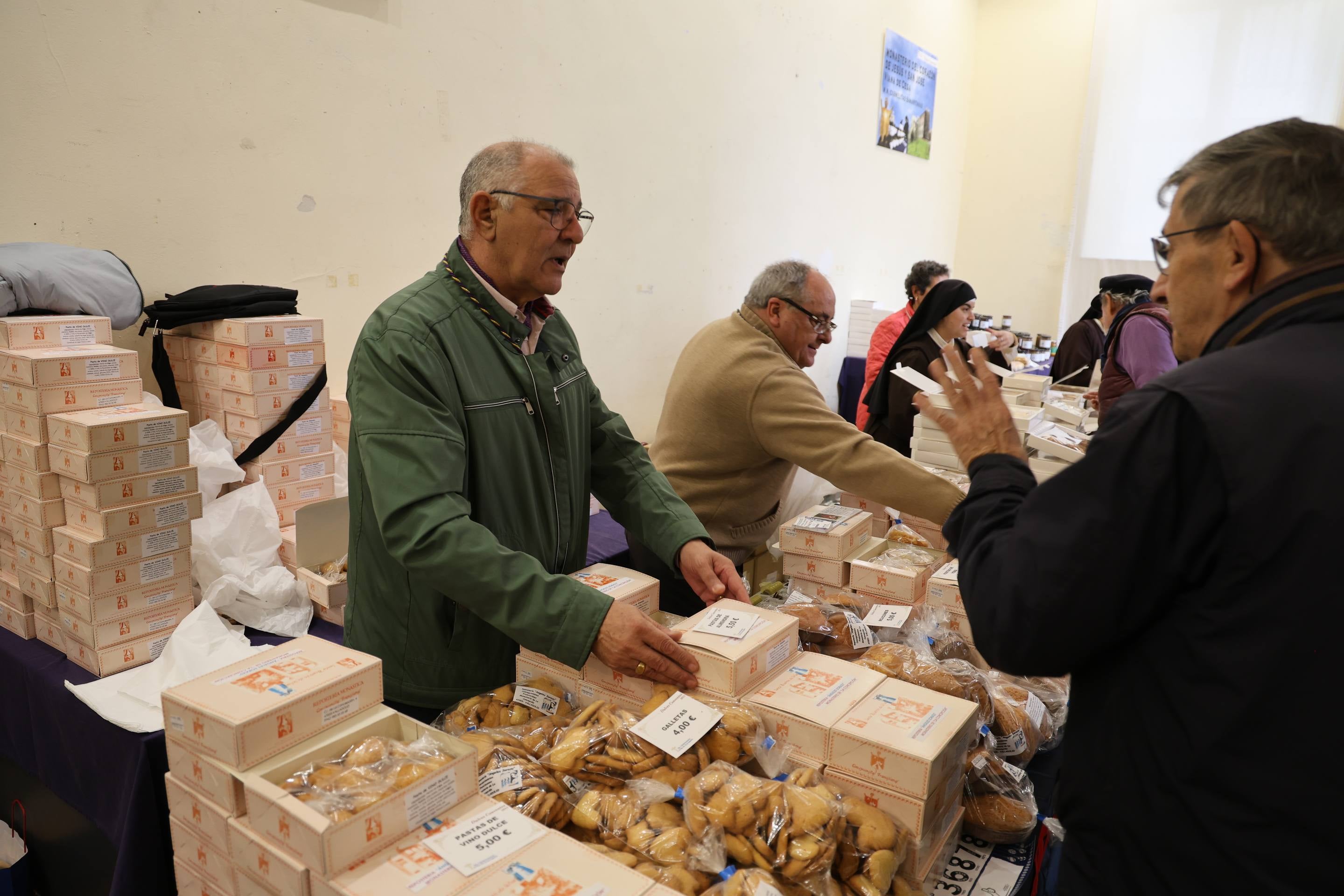 La venta de dulces de las monjas en Las Angustias, en imágenes