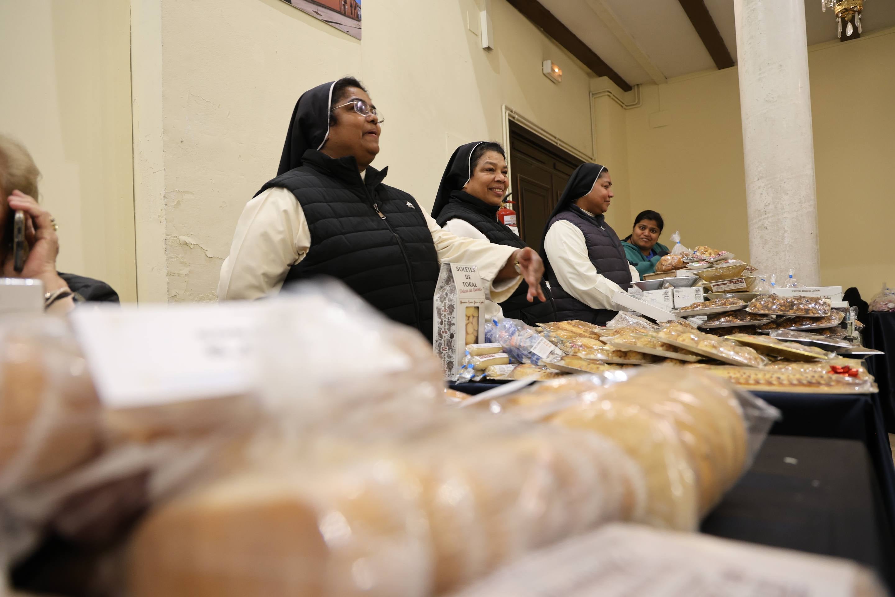 La venta de dulces de las monjas en Las Angustias, en imágenes