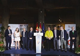 La directora general de Relaciones Institucionales de la Junta presenta el congreso.