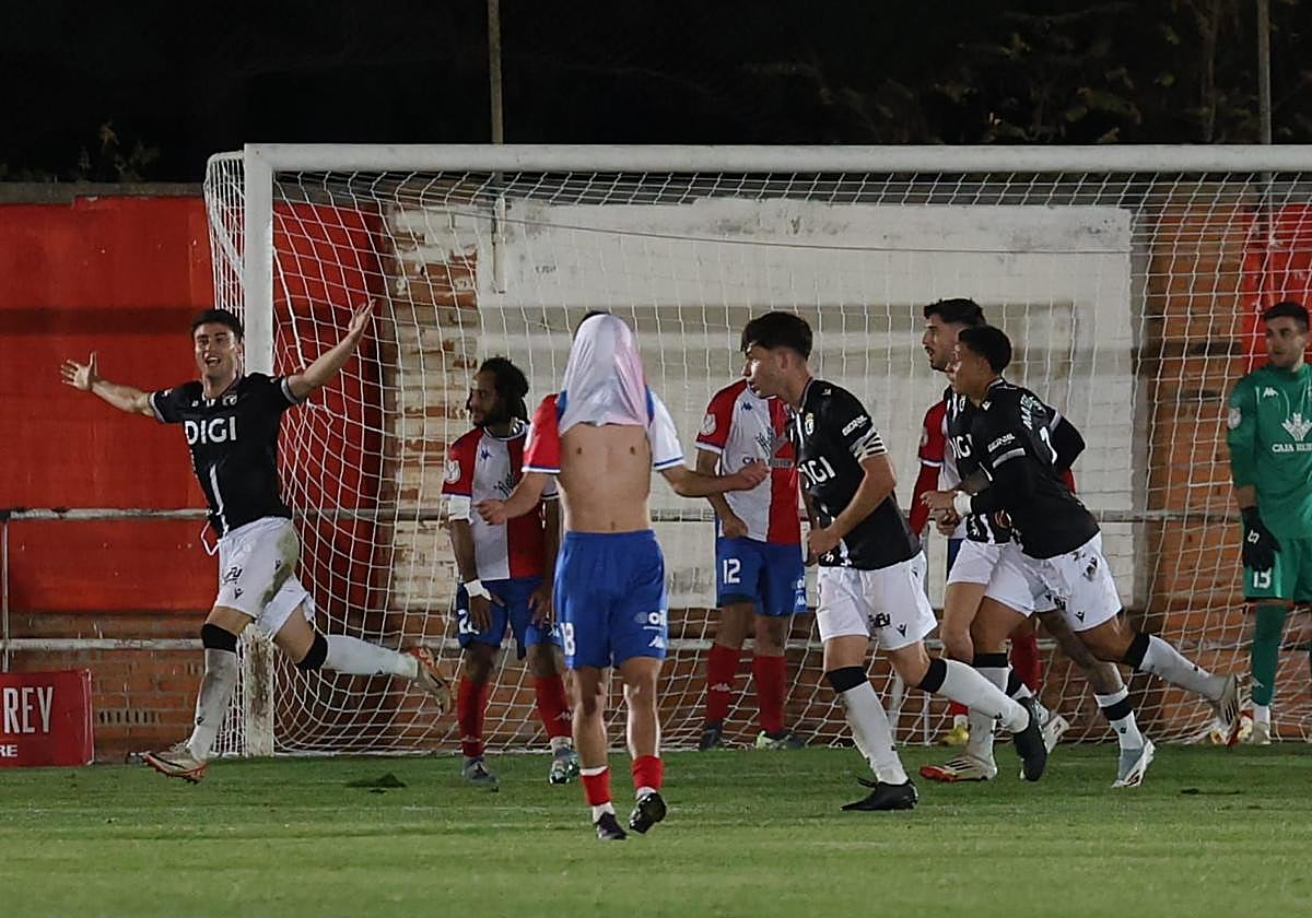 Iván Martínez celebra el gol que llevó el partido a la prórroga.