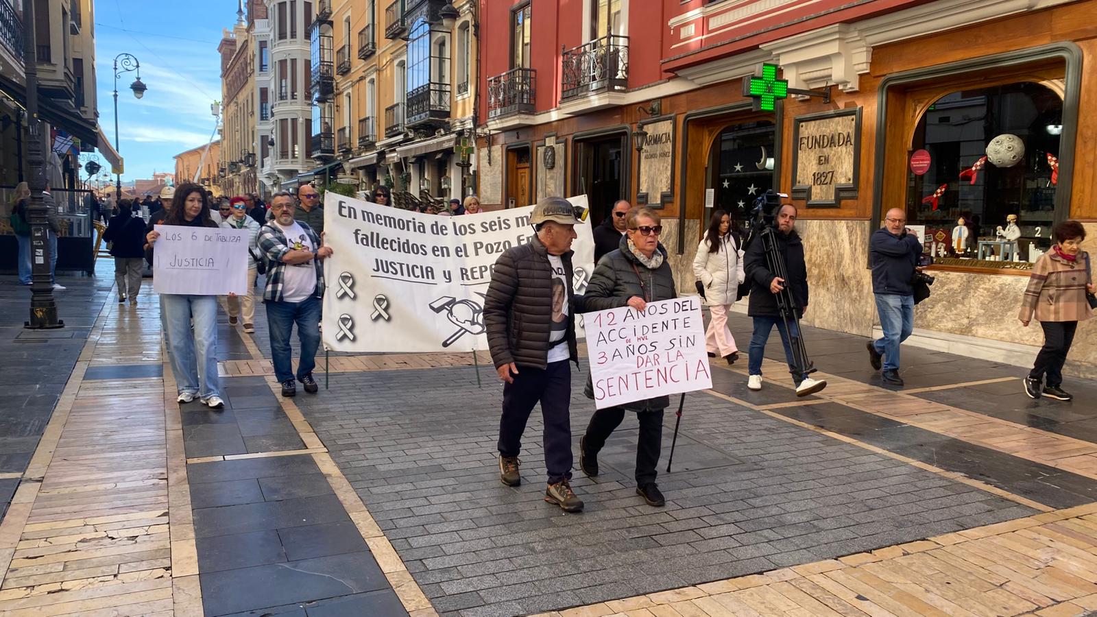 Las imágenes del aniversario de la muerte de seis mineros de la Hullera Vasco Leonesa