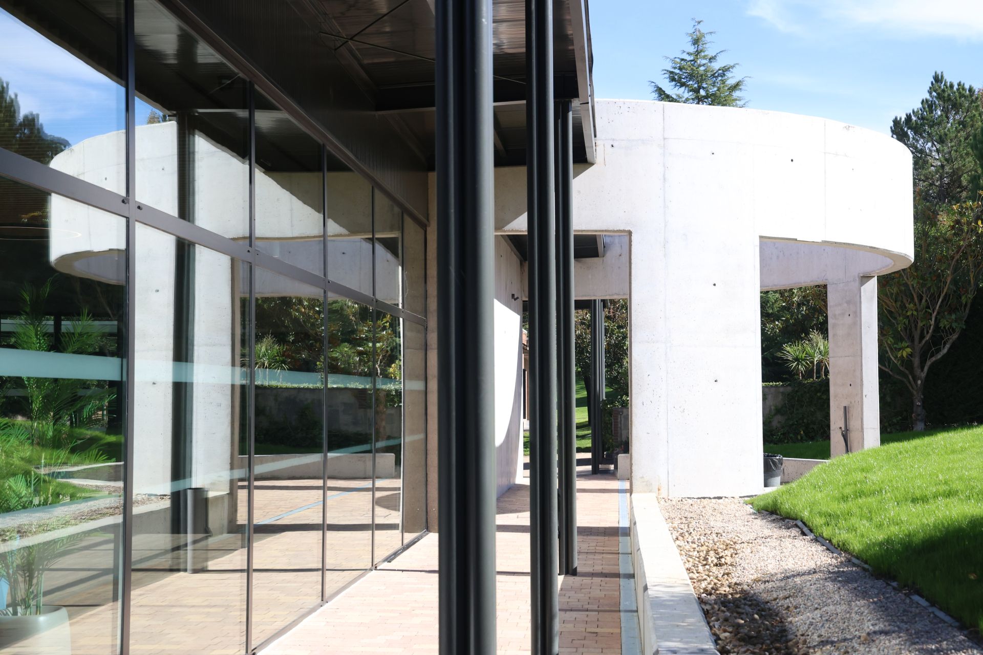 En imágenes la ampliación y reforma del tanatorio de las Contiendas