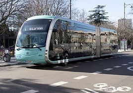 Imagen de archivo de un autobús de Auvasa en Poniente.