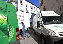 Carga y descarga en la Calle Real.