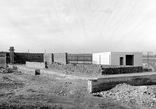 Construcción de escuelas en los años 70 en La Overuela.