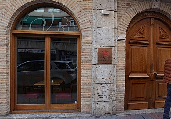 Fachada de La Encina, en la calle Casañé, 2.