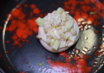 Crema de queso con miel especiada, piñones, manzana verde y queso de cabra, por el chef Raúl del Moral