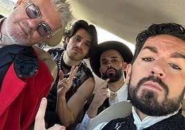 Fito Robles, a la derecha, con el resto de la banda, este martes en Hornillos de Cerrato.