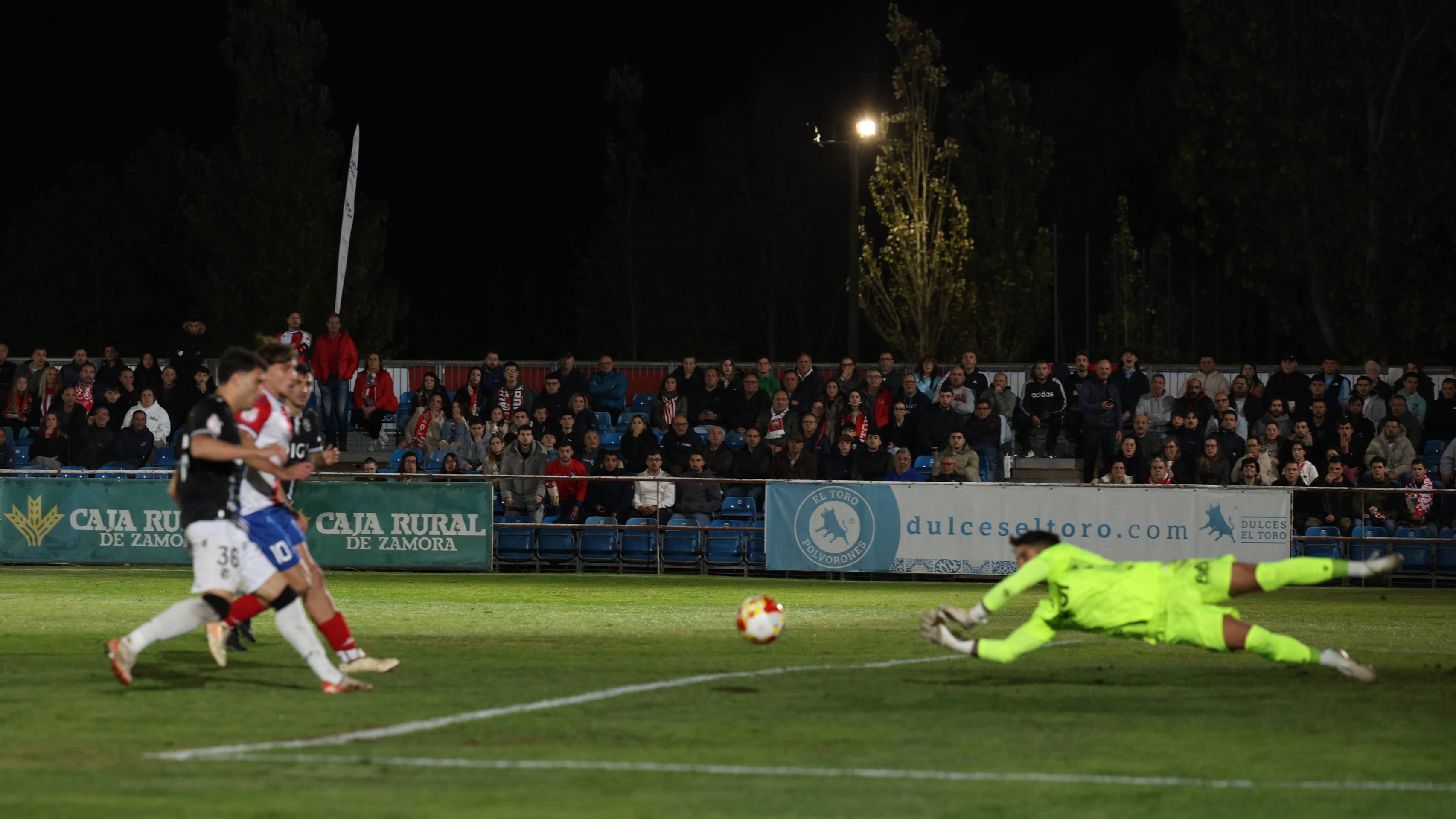 Las imágenes de la derrota del Atlético Tordesillas ante el Burgos CF