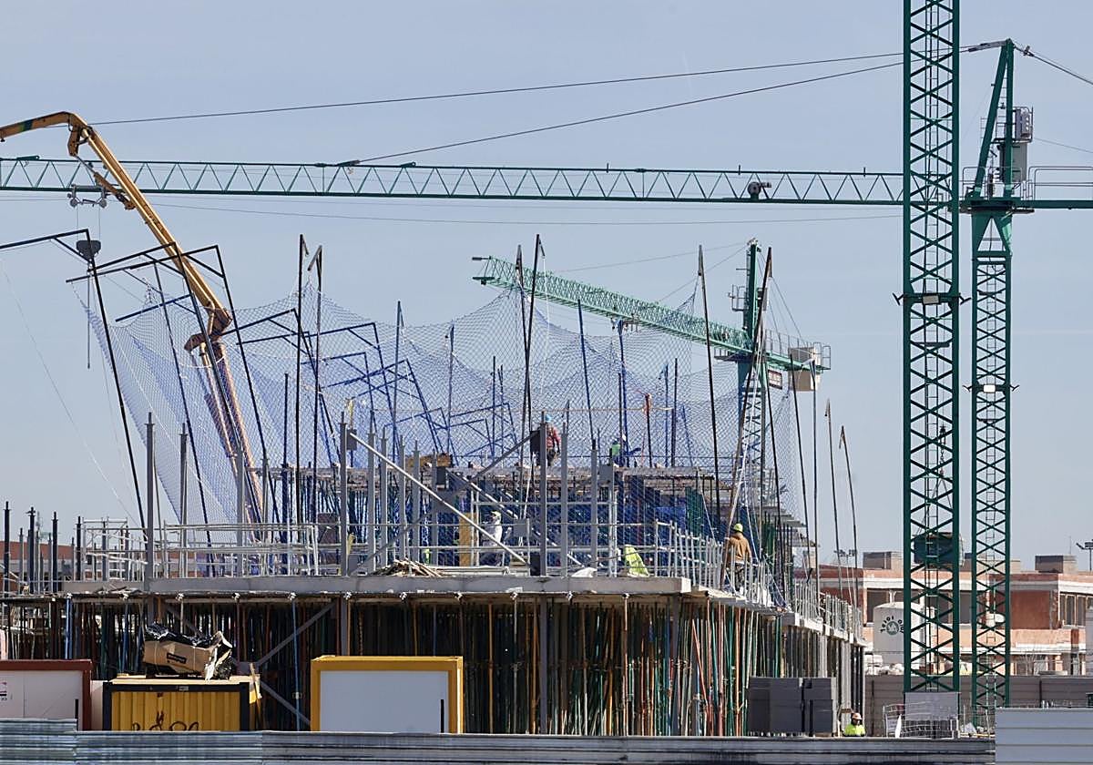 Construcción de viviendas en El Peral, en Valladolid.