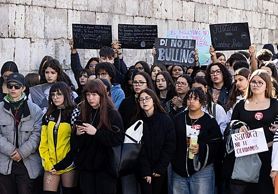 Concentración este martes en Valladolid contra el acoso escolar.