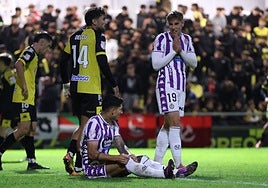 Marcos André y Arnu se lamentan tras una ocasión fallada en el tiempo de descuento.