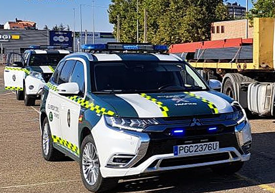 Imagen de archivo de dos vehículos de la Guardia Civil.