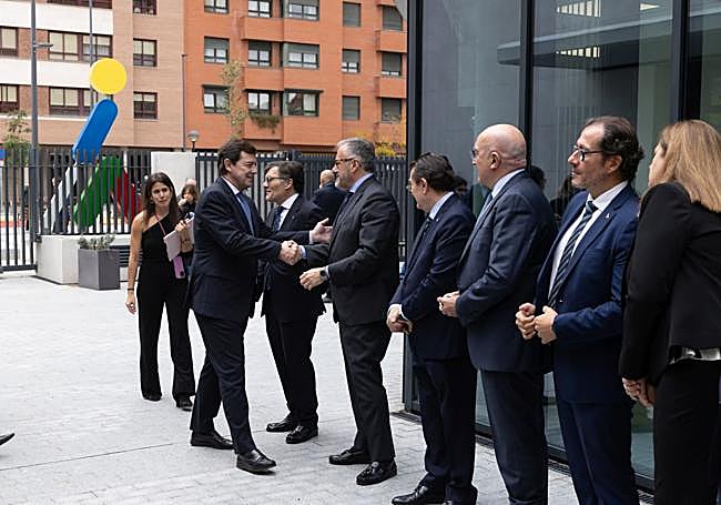 El presidente de la Junta llega al acto de inauguración de la nueva sede.