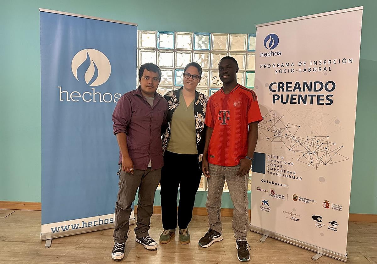 Walter, Irene y Abdou en la sede de la Asociación Hechos en Burgos.