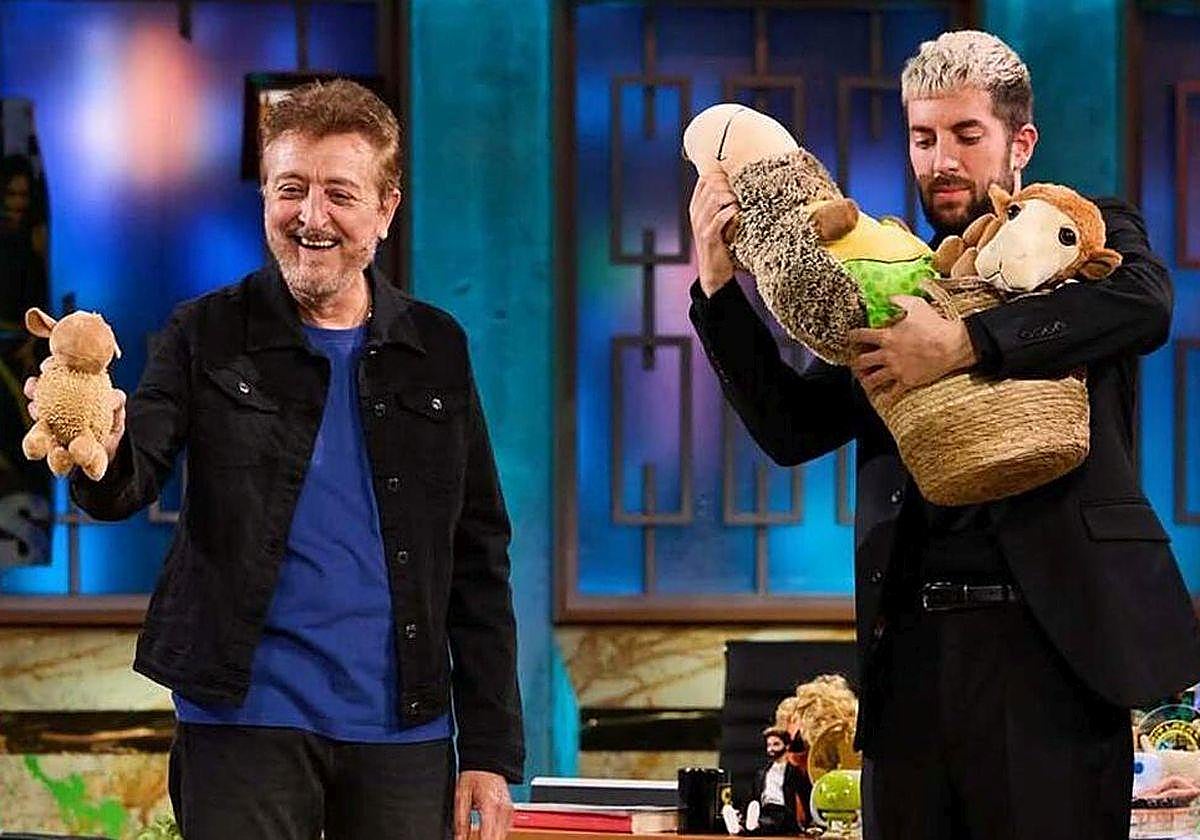 Manolo García y David Broncano, en 'La Revuelta'.