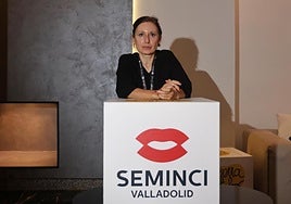 María Ruido, responsable tras la cámara del ensayo visual 'La fábrica y el sexo'.