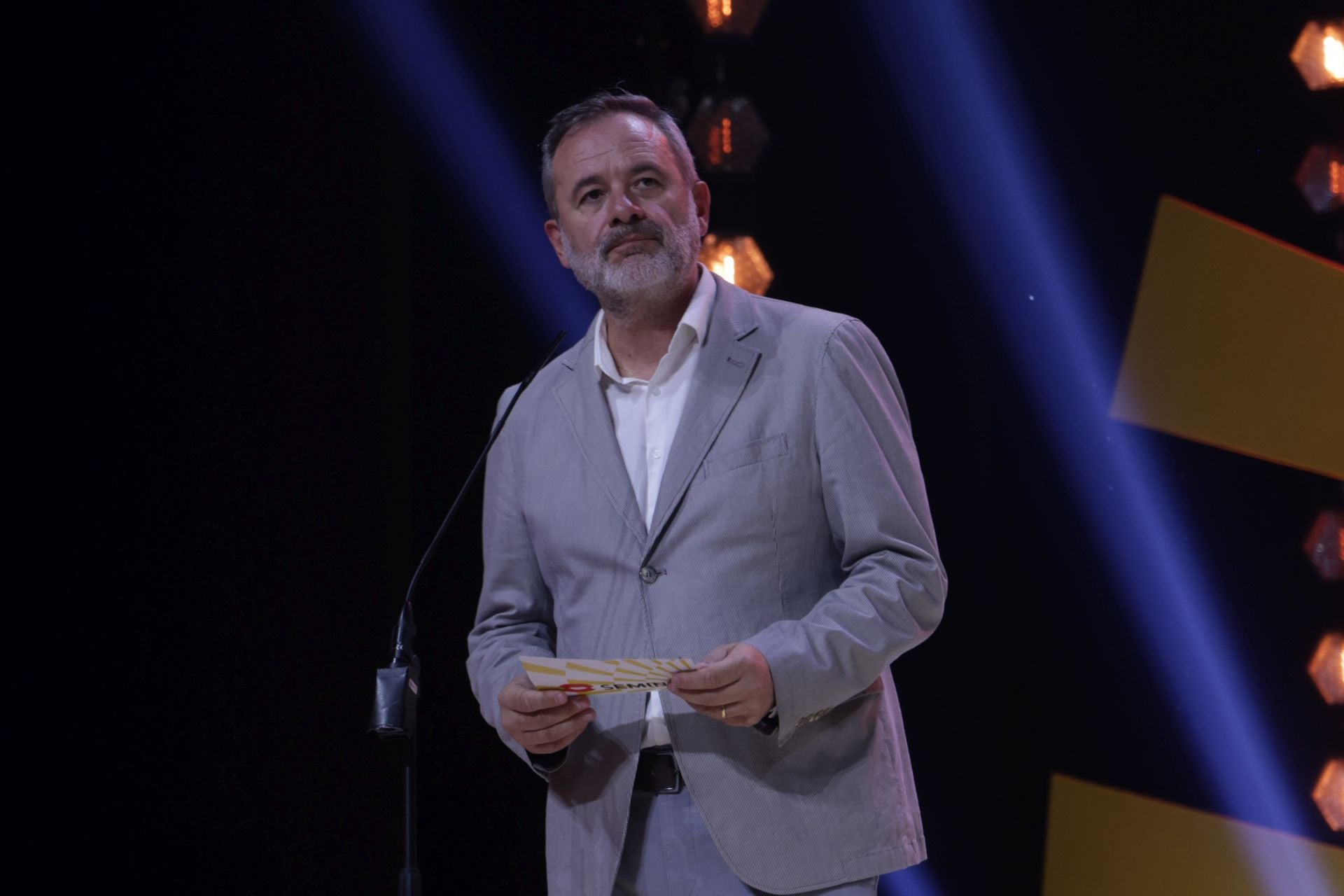 Ángel Ortiz, director de El Norte de Castilla, durante la entrega de premios en la gala de clausura.