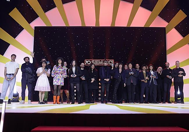 Foto de familia de los galardonados en la 70 edición de la Seminci.