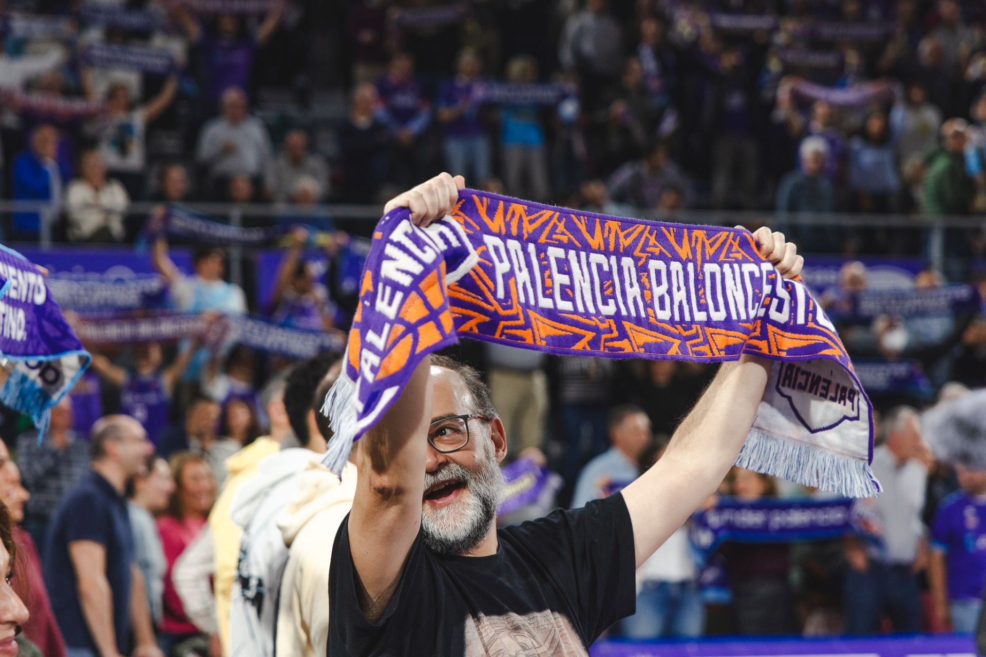 Búscate en las gradas del Súper Agropal Palencia-Alicante