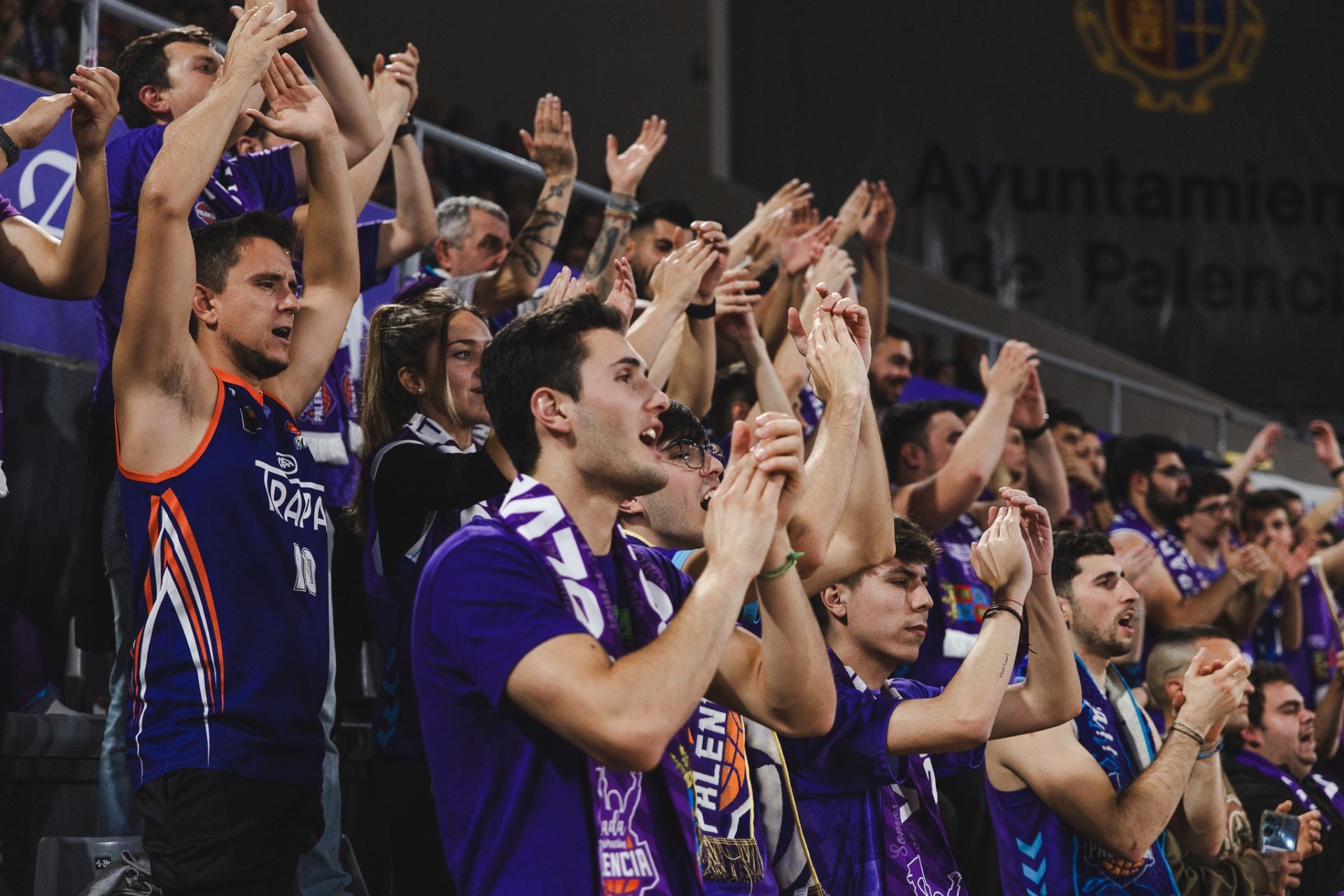 Búscate en las gradas del Súper Agropal Palencia-Alicante