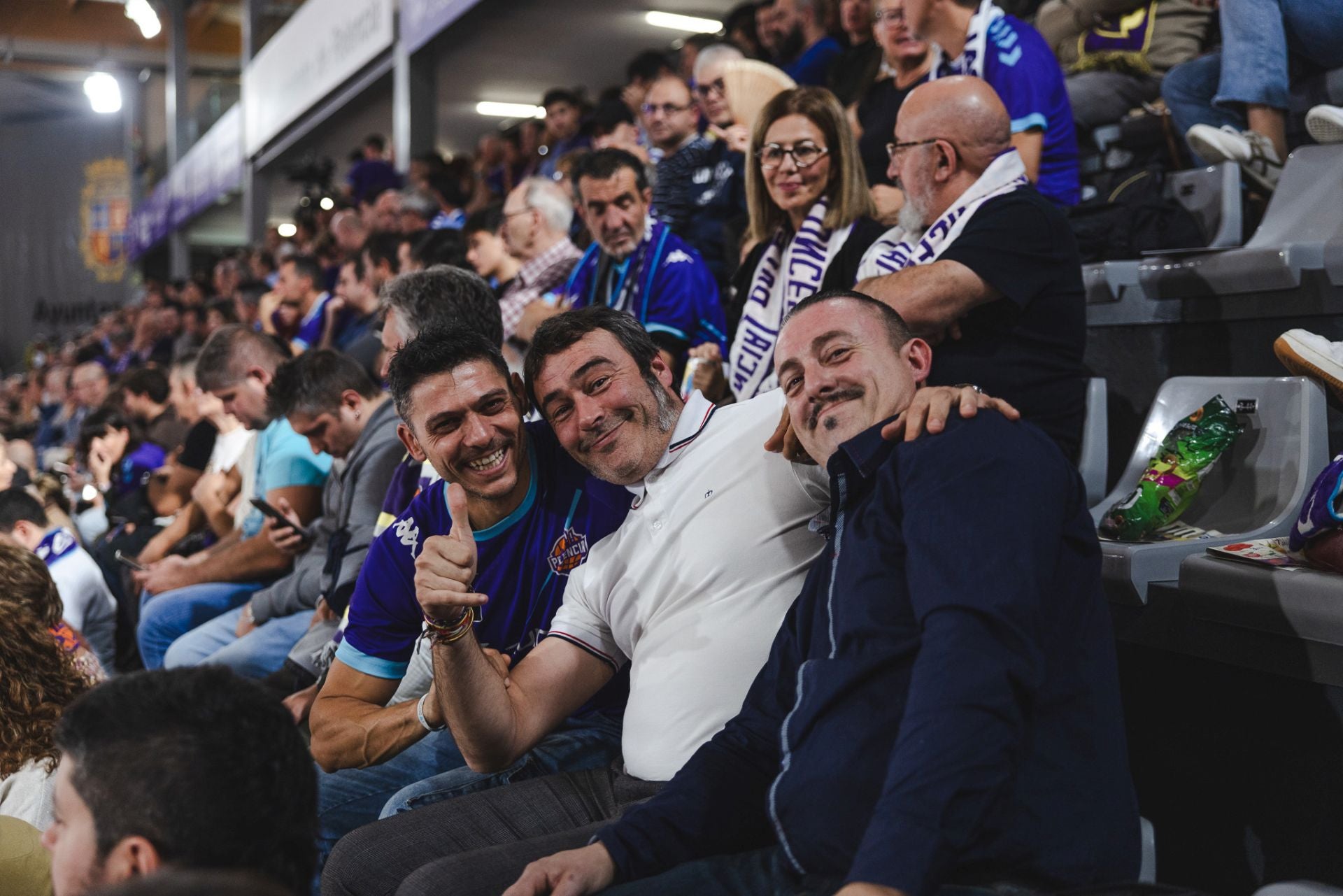 Búscate en las gradas del Súper Agropal Palencia-Alicante