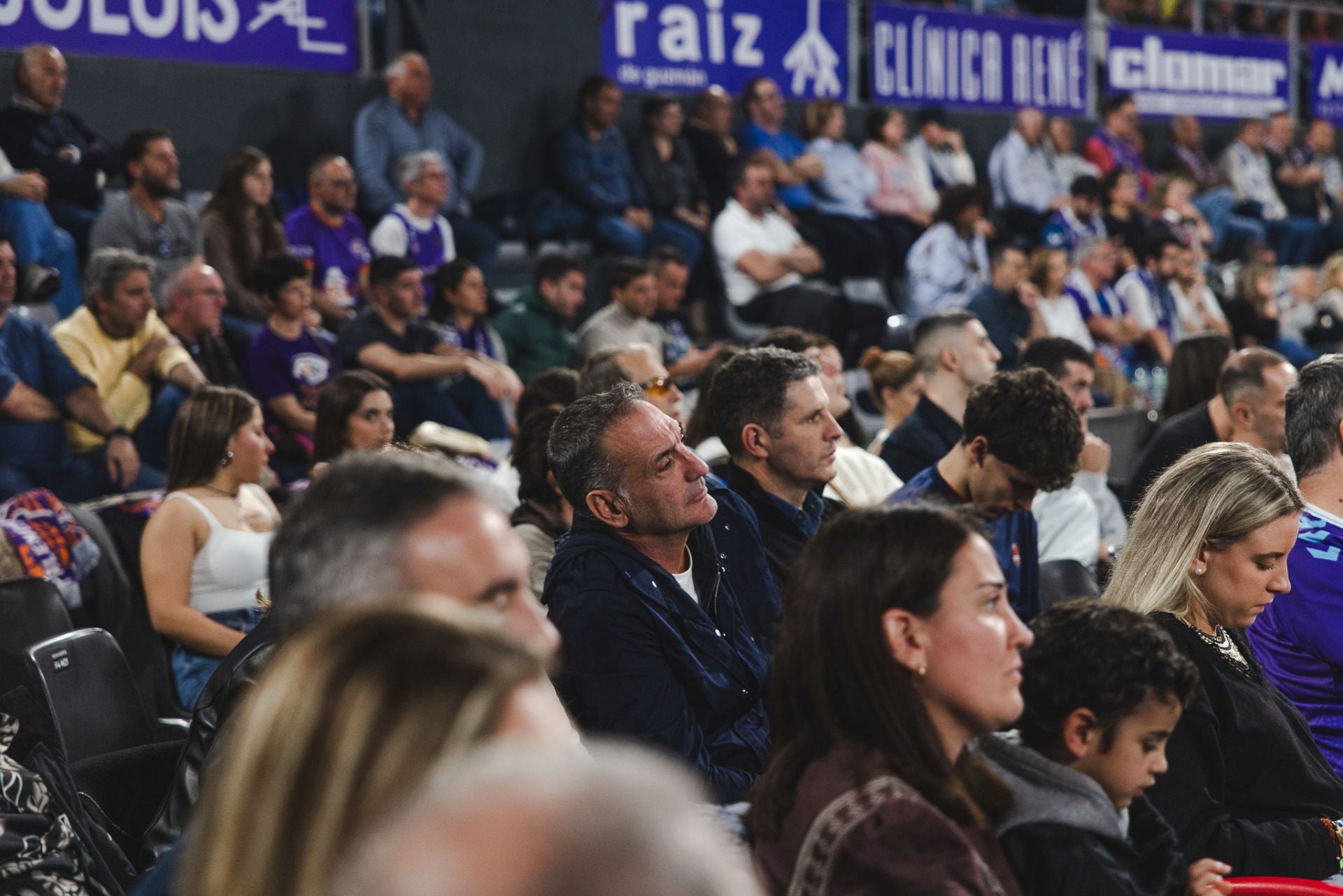 Búscate en las gradas del Súper Agropal Palencia-Alicante