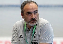 Álvaro Senovilla, durante un partido disputado en Nava.