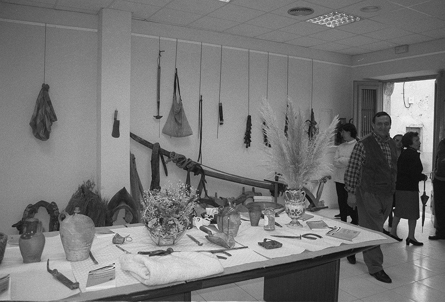 Exposición de antiguos aperos. 22 de abril de 1998.
