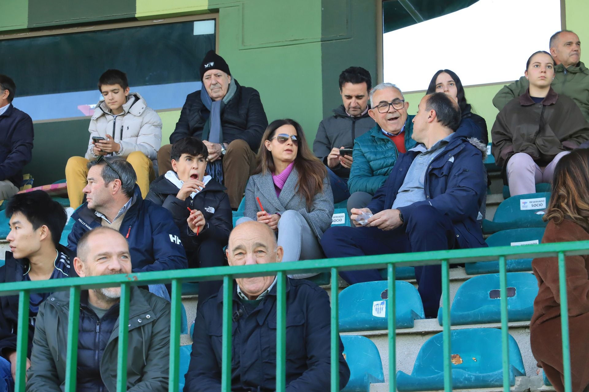 Búscate en las gradas de La Albuera durante el partido de la Segoviana