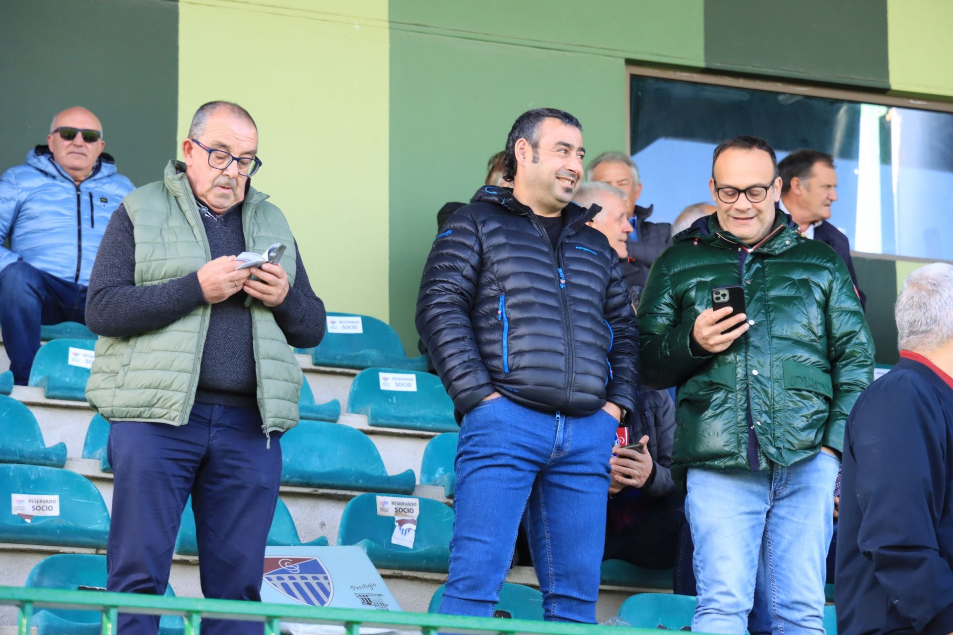Búscate en las gradas de La Albuera durante el partido de la Segoviana
