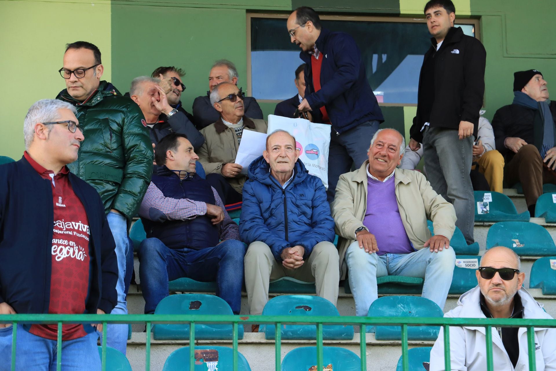 Búscate en las gradas de La Albuera durante el partido de la Segoviana