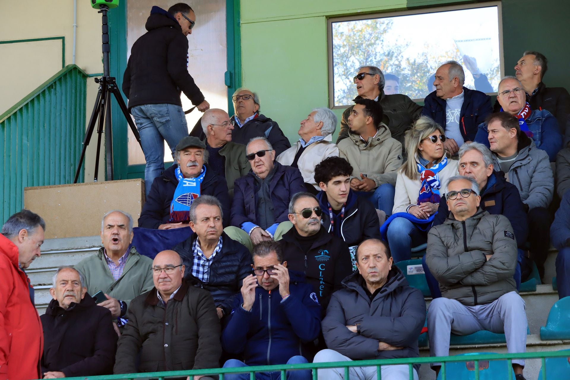 Búscate en las gradas de La Albuera durante el partido de la Segoviana