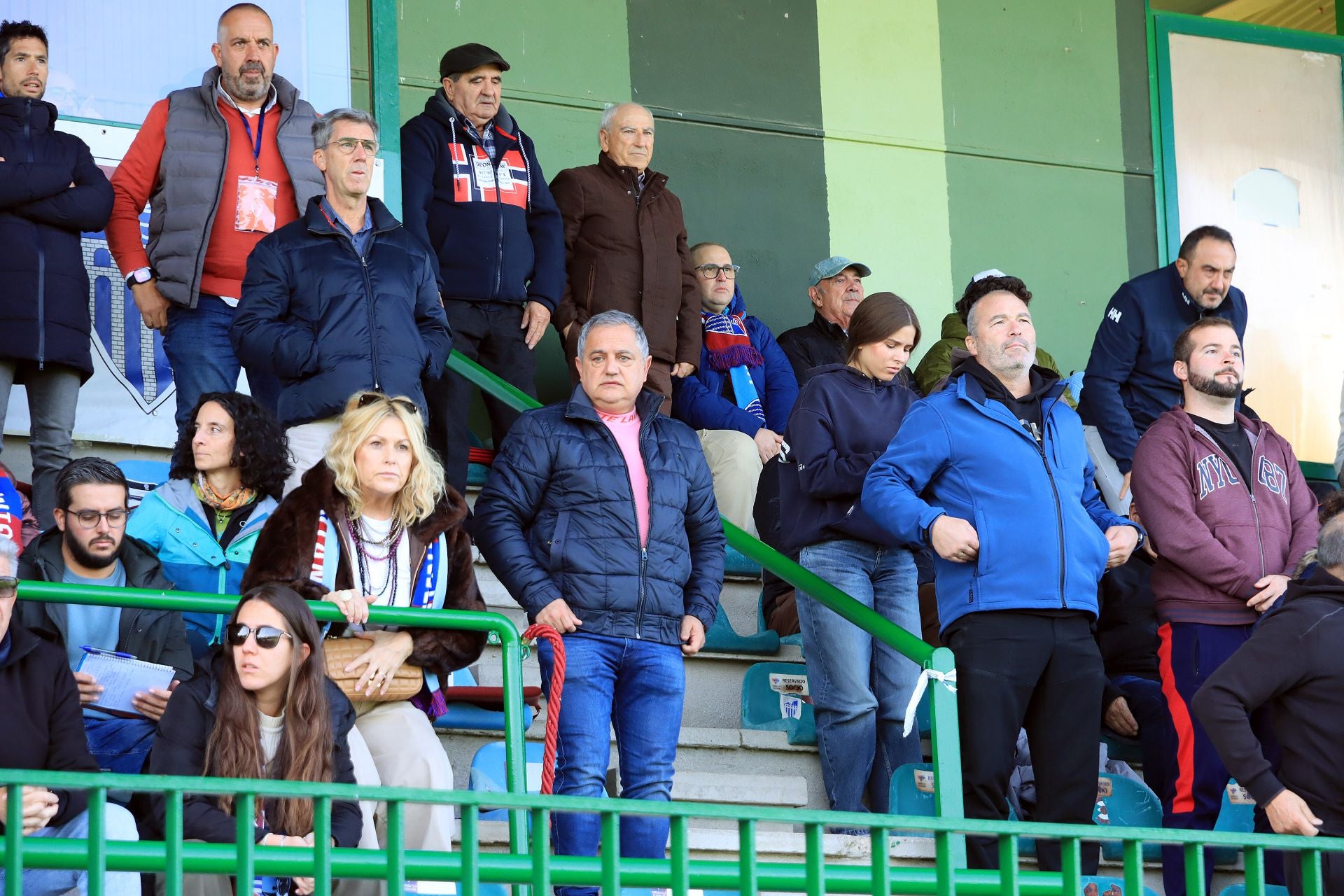 Búscate en las gradas de La Albuera durante el partido de la Segoviana