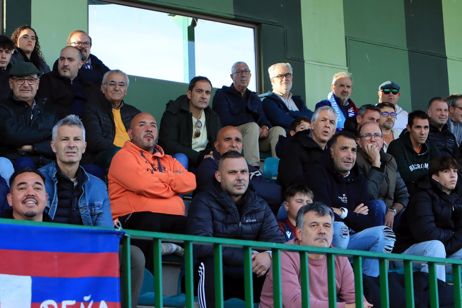 Búscate en las gradas de La Albuera durante el partido de la Segoviana