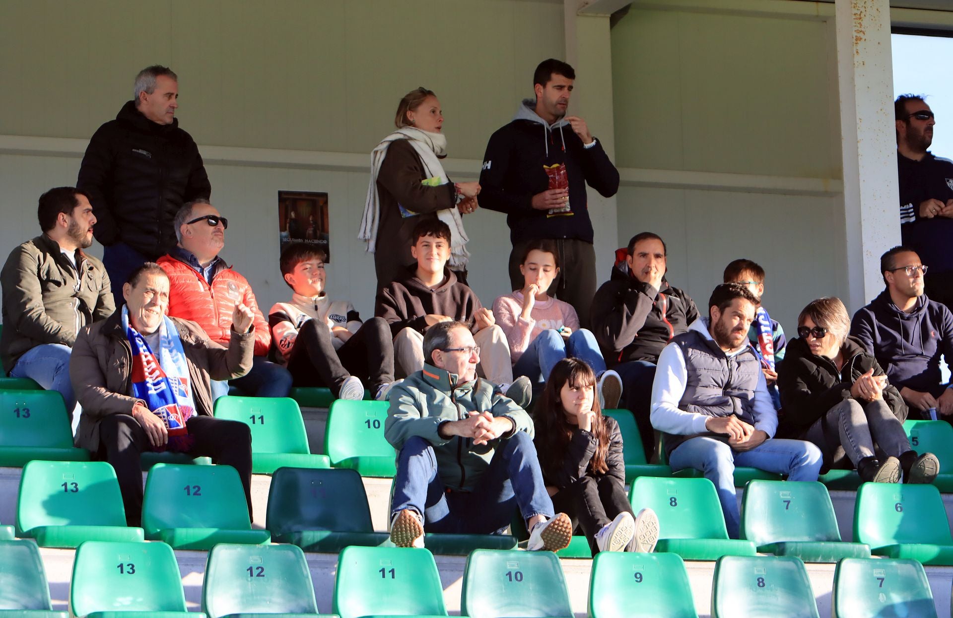 Búscate en las gradas de La Albuera durante el partido de la Segoviana