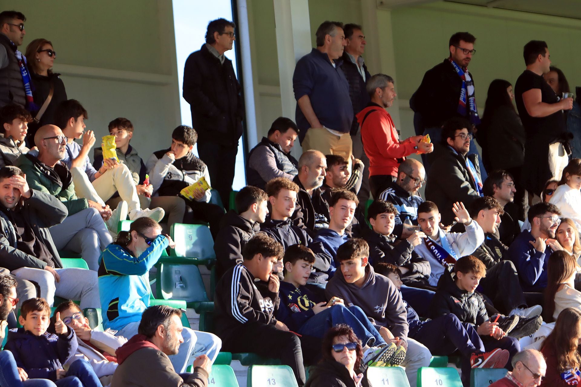 Búscate en las gradas de La Albuera durante el partido de la Segoviana