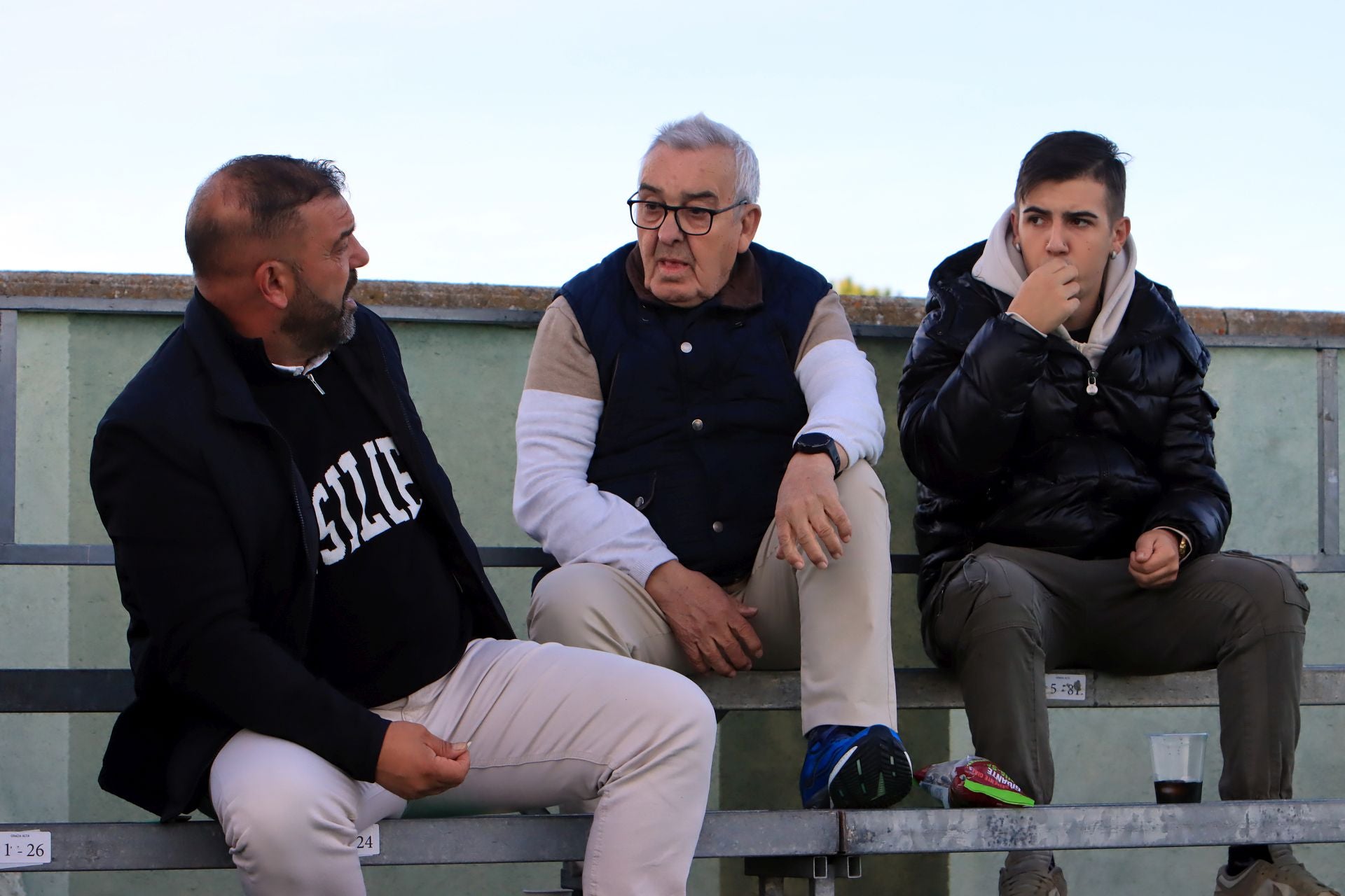 Búscate en las gradas de La Albuera durante el partido de la Segoviana