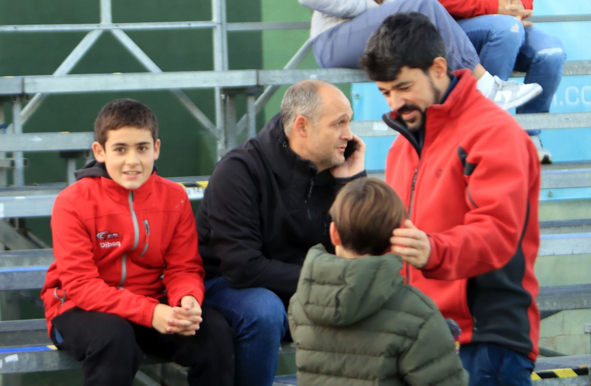 Búscate en las gradas de La Albuera durante el partido de la Segoviana