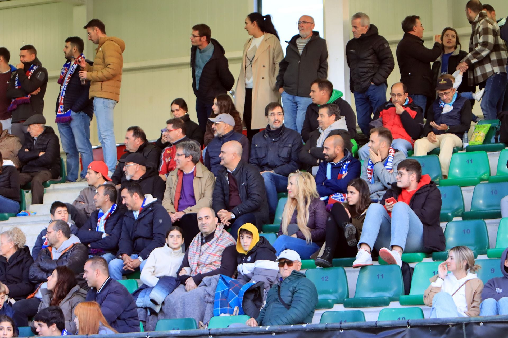 Búscate en las gradas de La Albuera durante el partido de la Segoviana