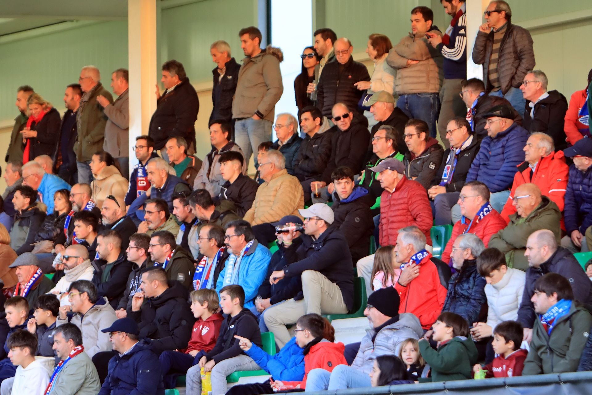 Búscate en las gradas de La Albuera durante el partido de la Segoviana